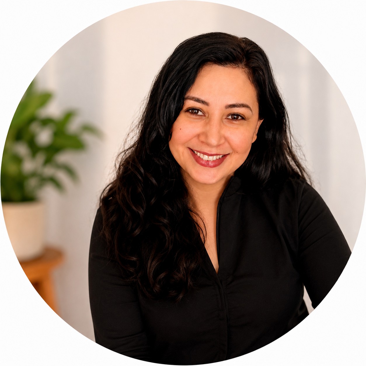 Ambar, profesora certificada TEFL ofreciendo clases de inglés en Toronto para latinos